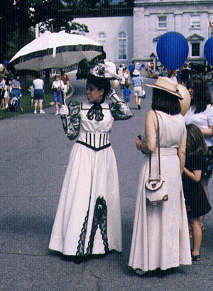 WOMEN'S COSTUME